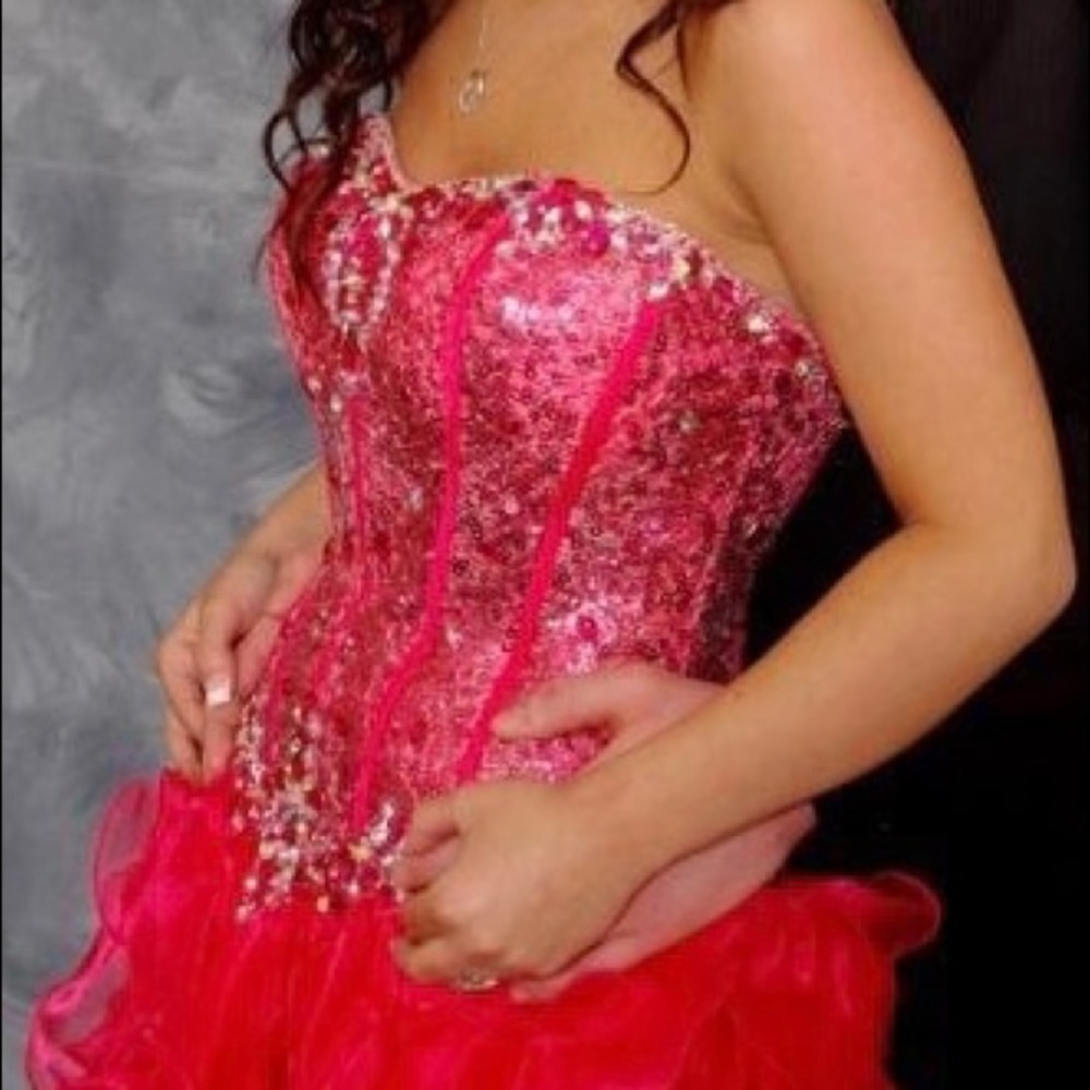 Beautiful Dress! - Picture 2 of 3